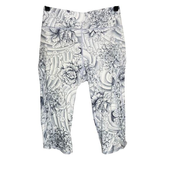 Lululemon Twine White Multi Love Knot Crop 15" Size 8 - Picture 1 of 10